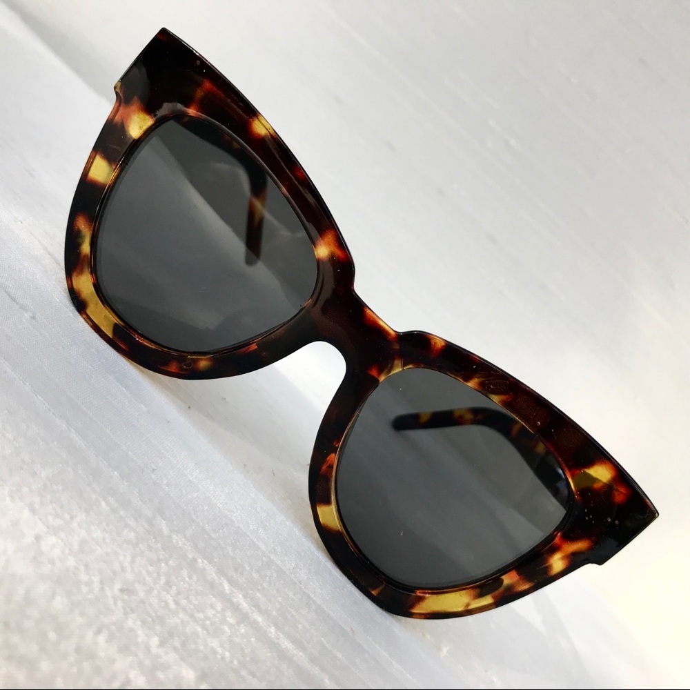 🕶 Oversize Tortoise Sunglasses 🕶 - Picture 3 of 9